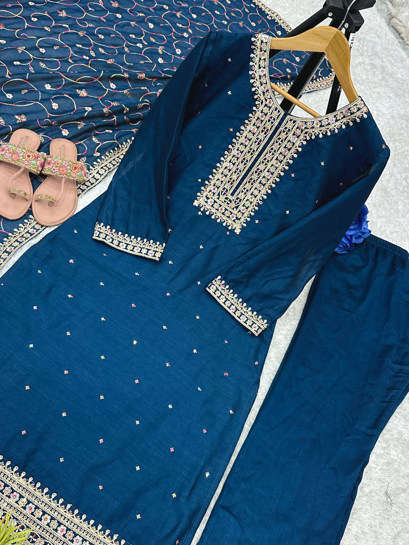 Sophisticated Silk Party Set with Intricate Embroidery & Lace Dupatta