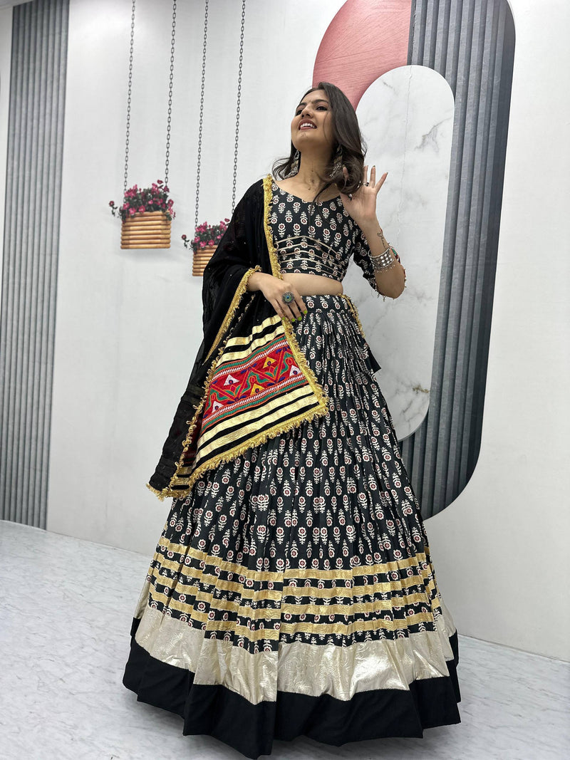 Navratri Special Real Modeling Lehenga Choli Set (6 Mtr Flair)