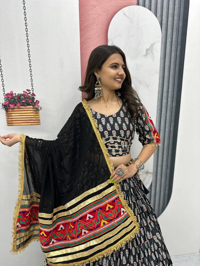 Navratri Special Real Modeling Lehenga Choli Set (6 Mtr Flair)