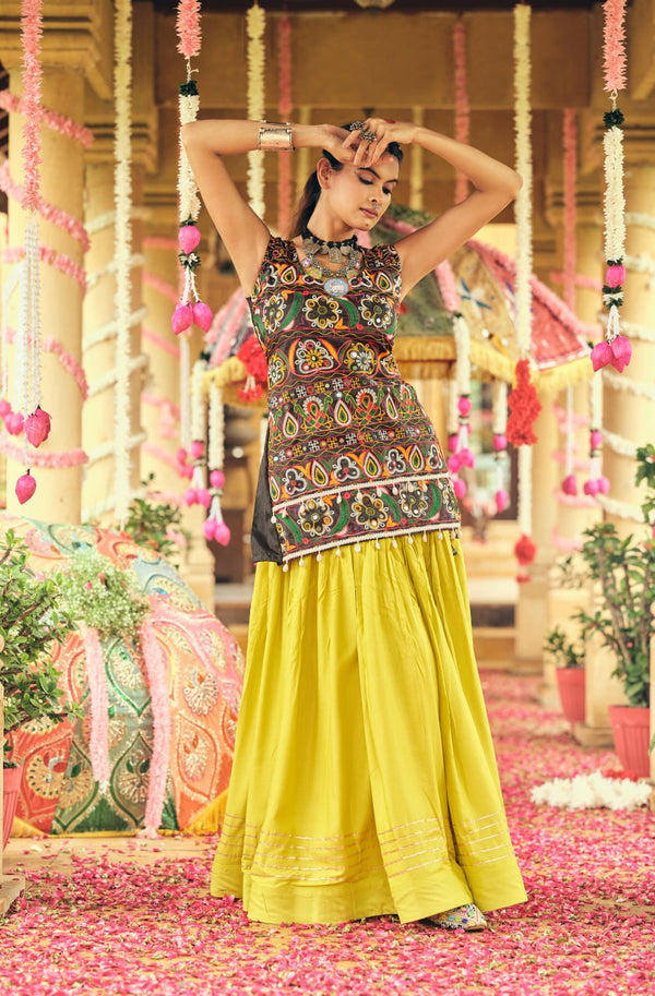 "Pehnava Jo Virasat Ban Jaye" – Premium Designer Lehenga Choli Set