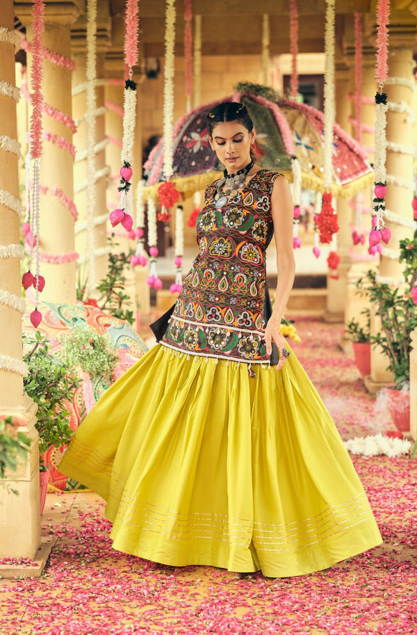 "Pehnava Jo Virasat Ban Jaye" – Premium Designer Lehenga Choli Set