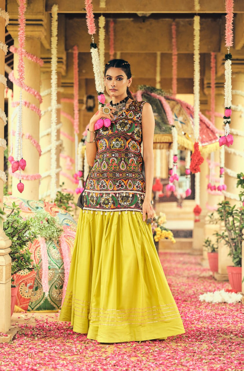 "Pehnava Jo Virasat Ban Jaye" – Premium Designer Lehenga Choli Set