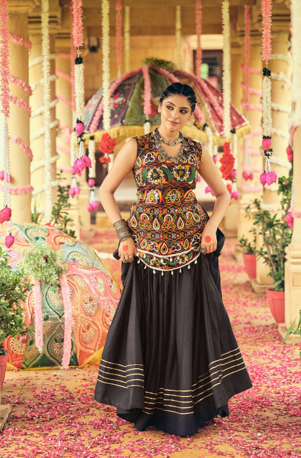 "Pehnava Jo Virasat Ban Jaye" – Premium Designer Lehenga Choli Set